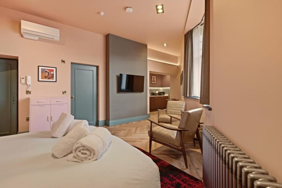 TV and multimedia, Photo of the whole room, Bedroom