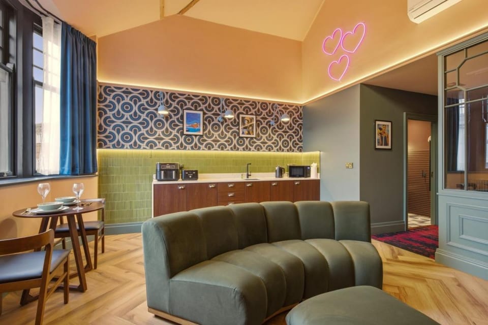 Kitchen or kitchenette, Living room, Seating area