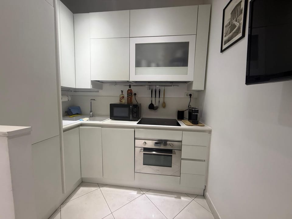 Kitchen or kitchenette, oven, stove