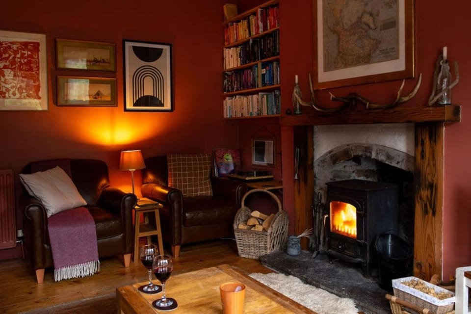 Living room, Seating area, fireplace