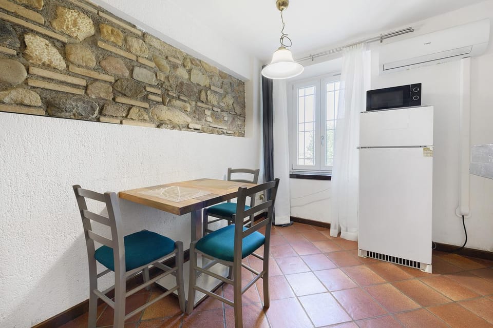 Property building, Kitchen or kitchenette, Living room