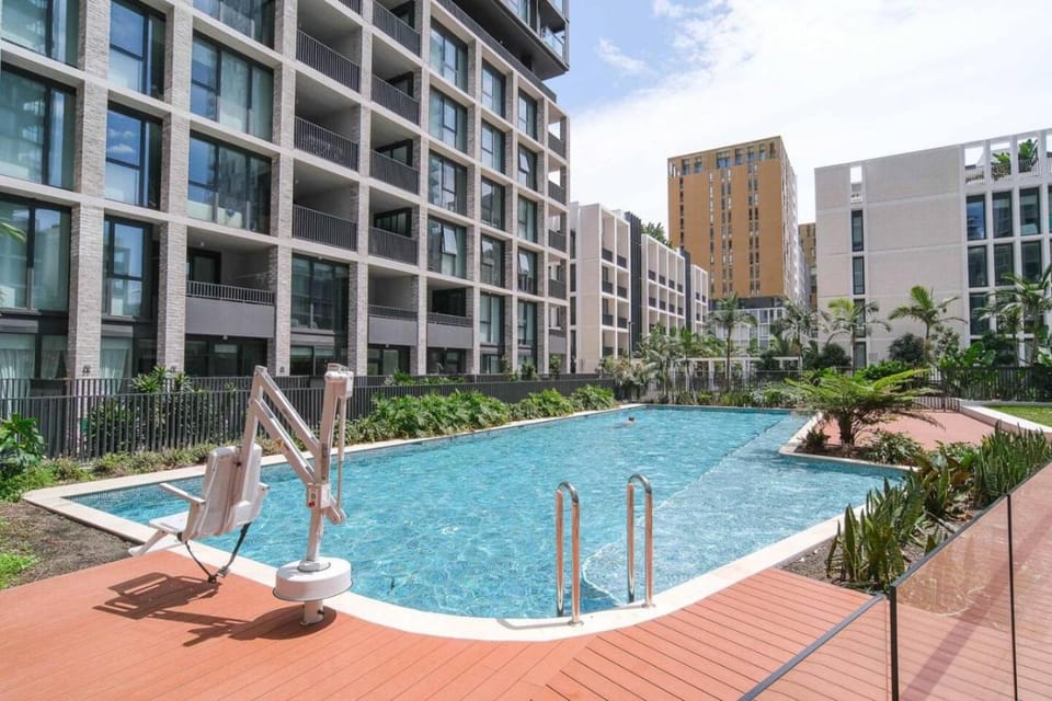 Property building, Day, Pool view, Swimming pool