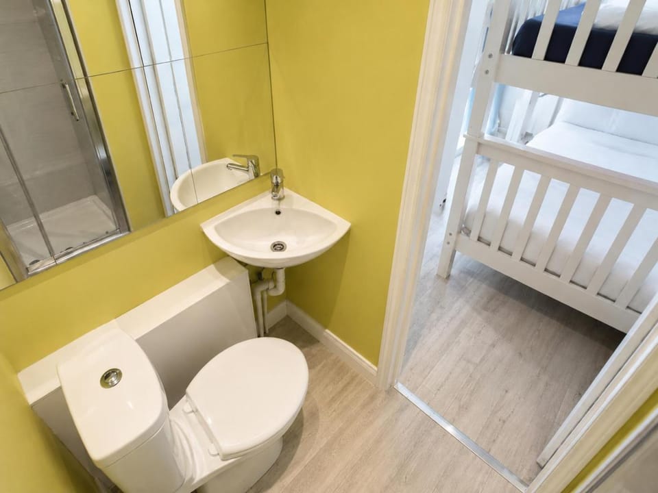 Toilet, Bed, Bathroom, Photo of the whole room, Bedroom, towels