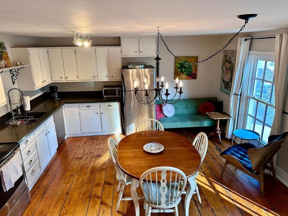 Kitchen or kitchenette, Seating area, Dining area, dishwasher, oven, stove