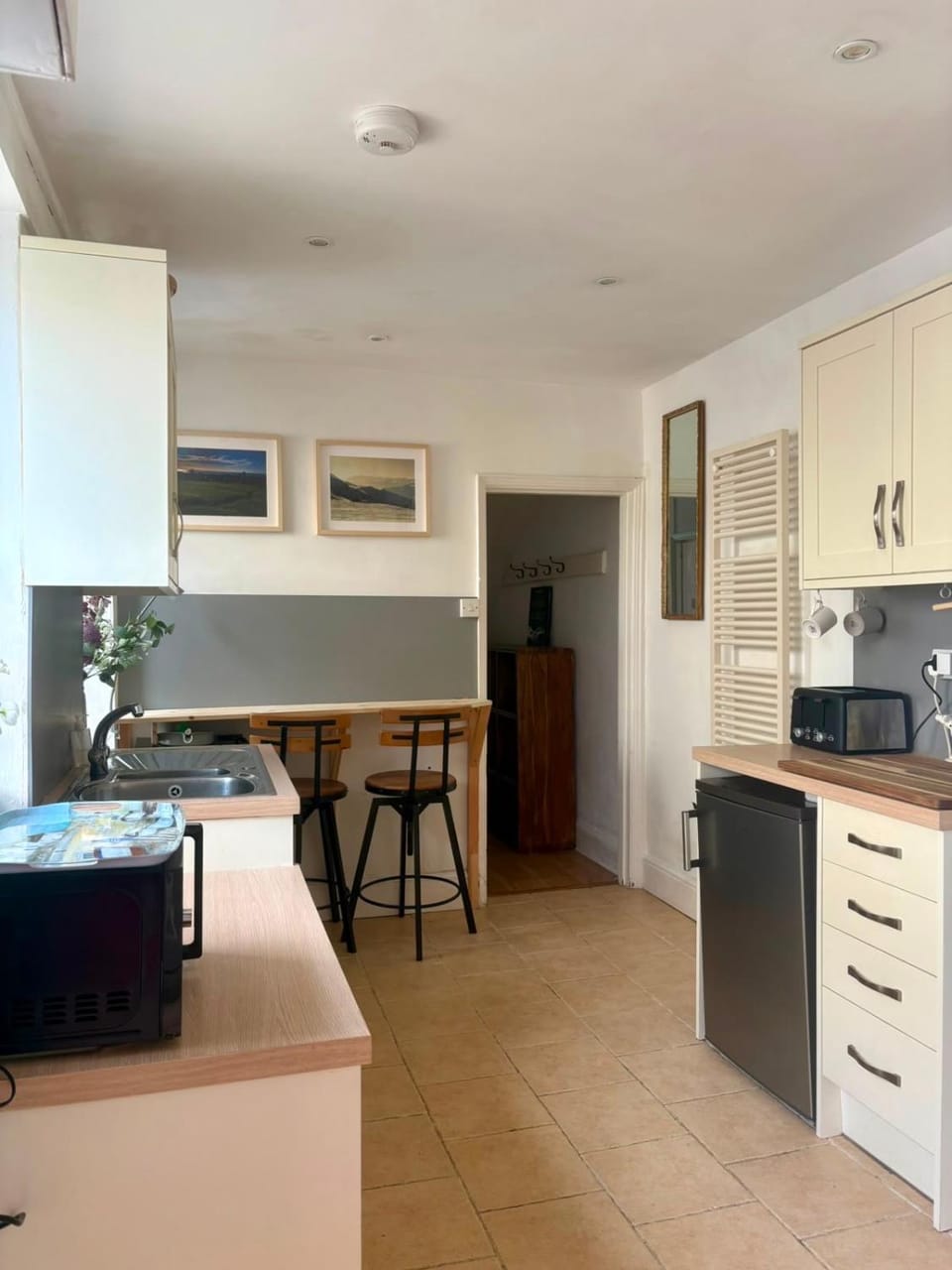 Kitchen or kitchenette