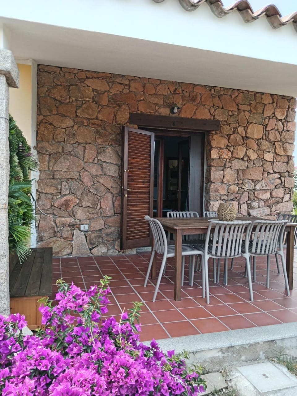 Facade/entrance, Balcony/Terrace, Dining area