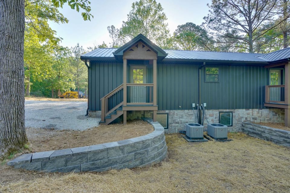 Kentucky Lake Access! 2-Unit Combo w/ Decks House in Lake Barkley