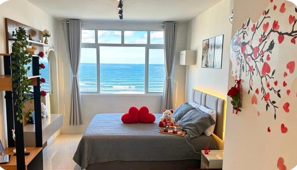 Bed, Natural landscape, View (from property/room), Photo of the whole room, Bedroom, Sea view