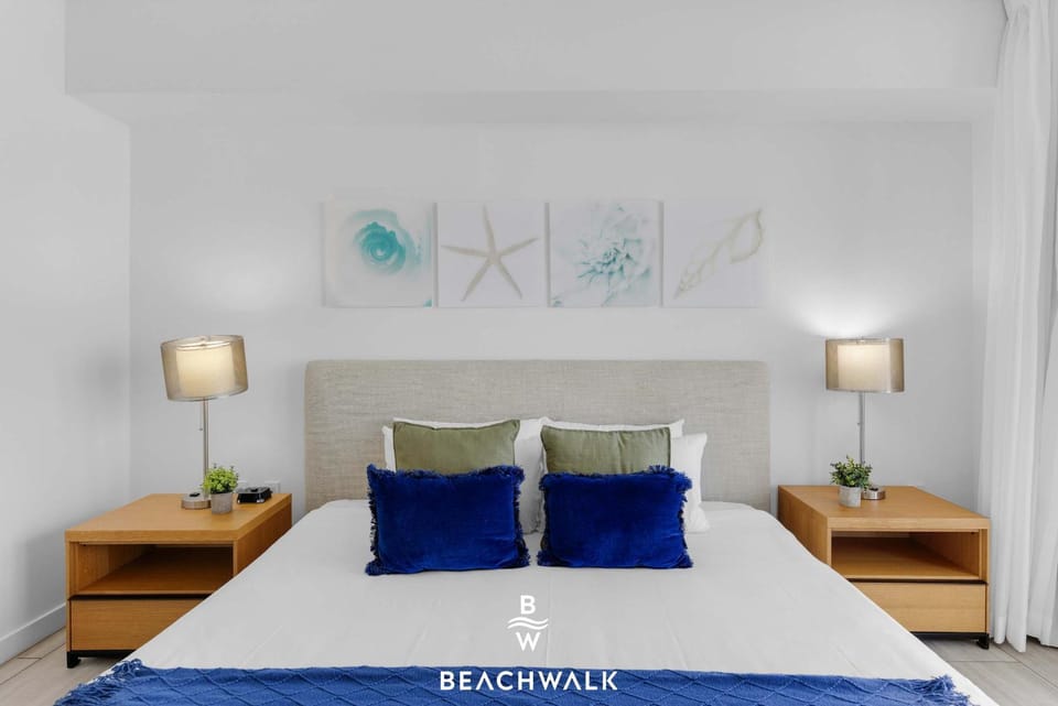Modern 1BR Bay View Pool & Resort Access Apartment in Hallandale Beach