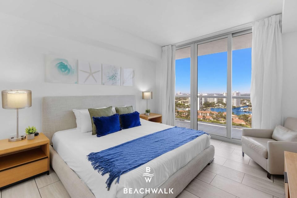 Modern 1BR Bay View Pool & Resort Access Apartment in Hallandale Beach
