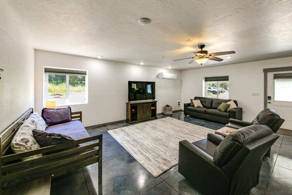 Bring Your Boat! Updated Cabin in Priest River Cabin in Priest River