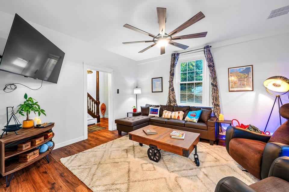 TV and multimedia, Living room, Seating area