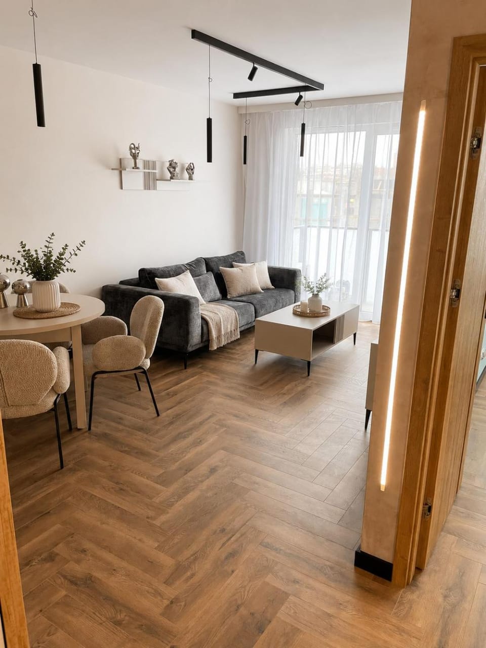 Bed, Living room, Photo of the whole room, Seating area
