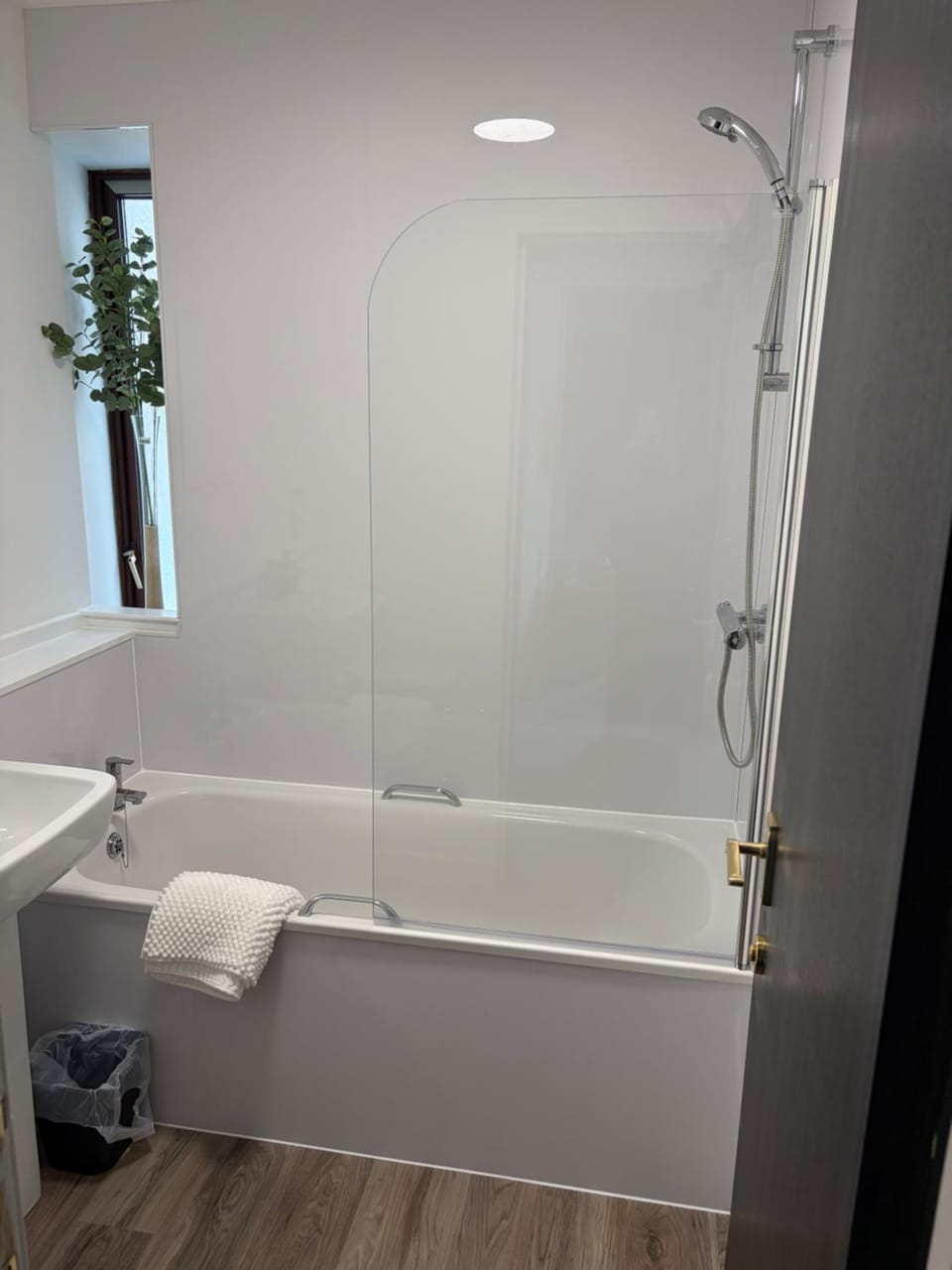 Shower, Bathroom, Bath, towels