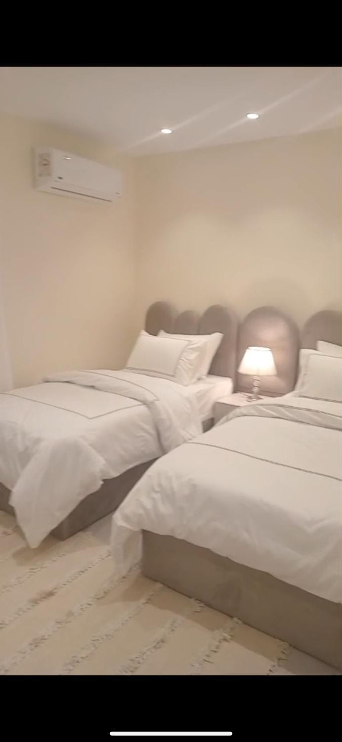 Bed, Photo of the whole room, Bedroom, air conditioner