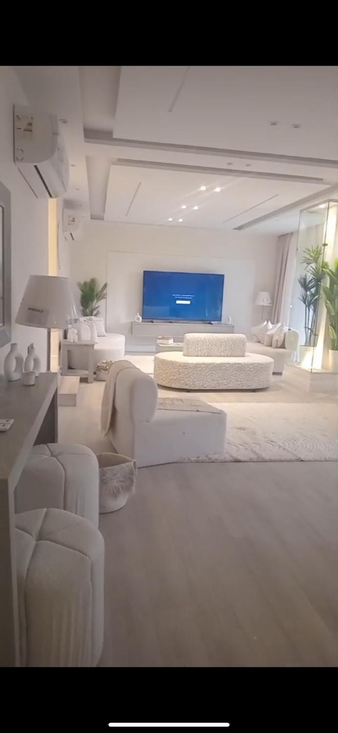 TV and multimedia, Living room, Photo of the whole room, Seating area