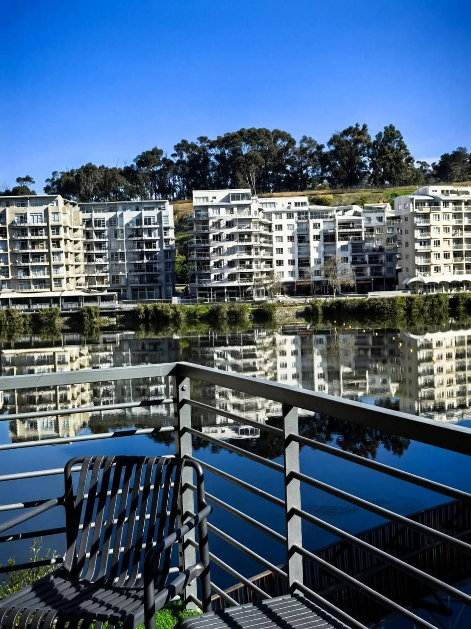 Stunning lake view apartment Apartment in Cape Town