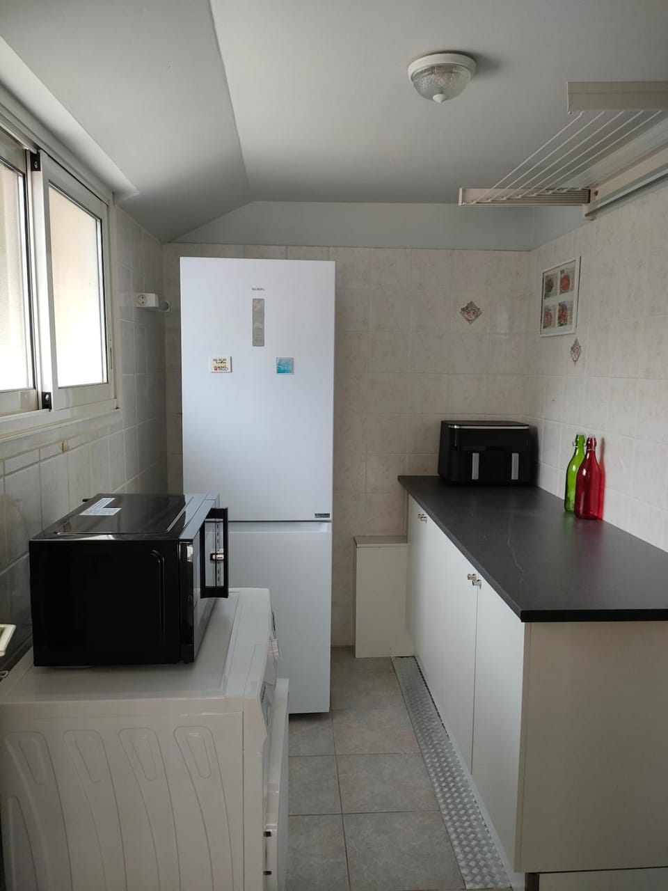 Coffee/tea facilities, Kitchen or kitchenette, microwave, oven, stove, toaster