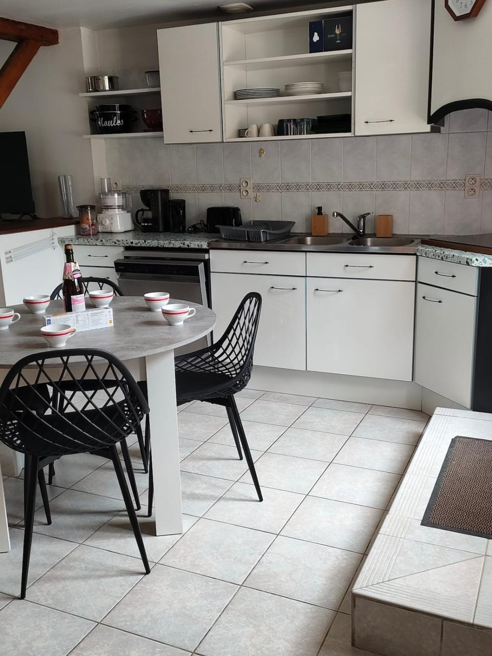Kitchen or kitchenette, Dining area, dishwasher