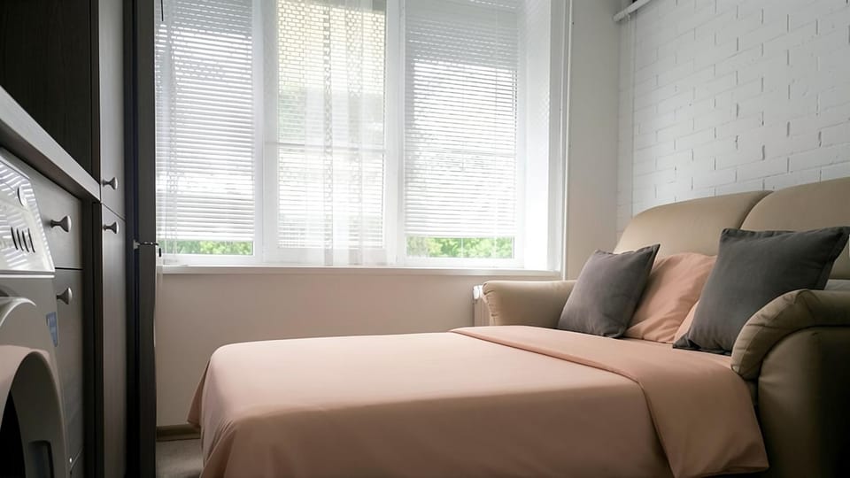 Bed, View (from property/room), Living room, kitchen