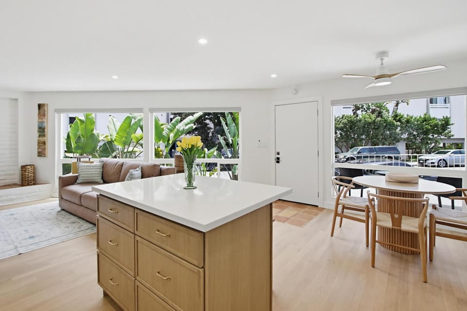 Day, Kitchen or kitchenette, Seating area, Dining area