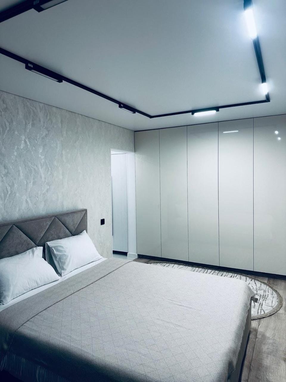 Bed, Photo of the whole room, wardrobe