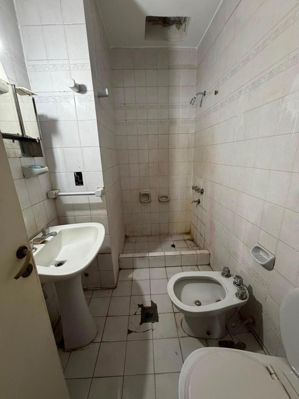 Shower, Bathroom, bidet, towels