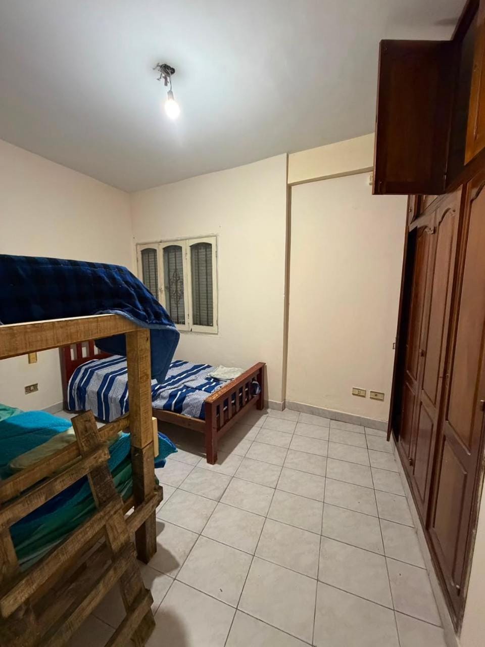 Bed, Bedroom, bunk bed, towels