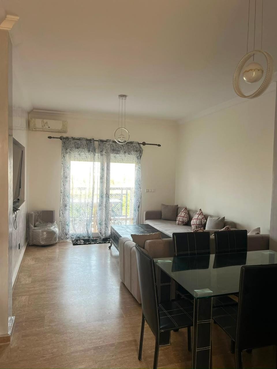 Seating area, Dining area