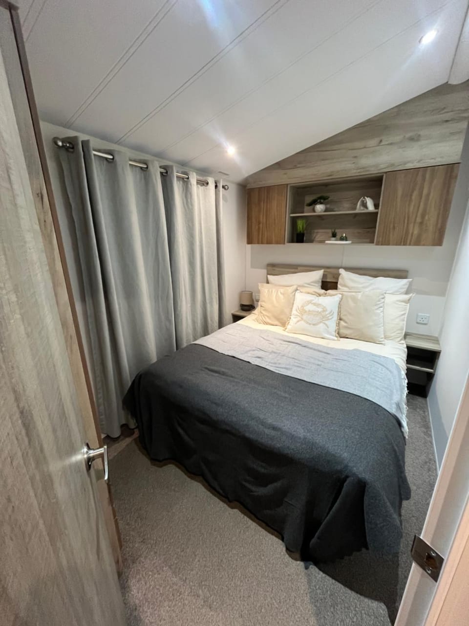 Beautiful 3 Bed Caravan with Views & Decking Campground/ 
RV Resort in Woolacombe