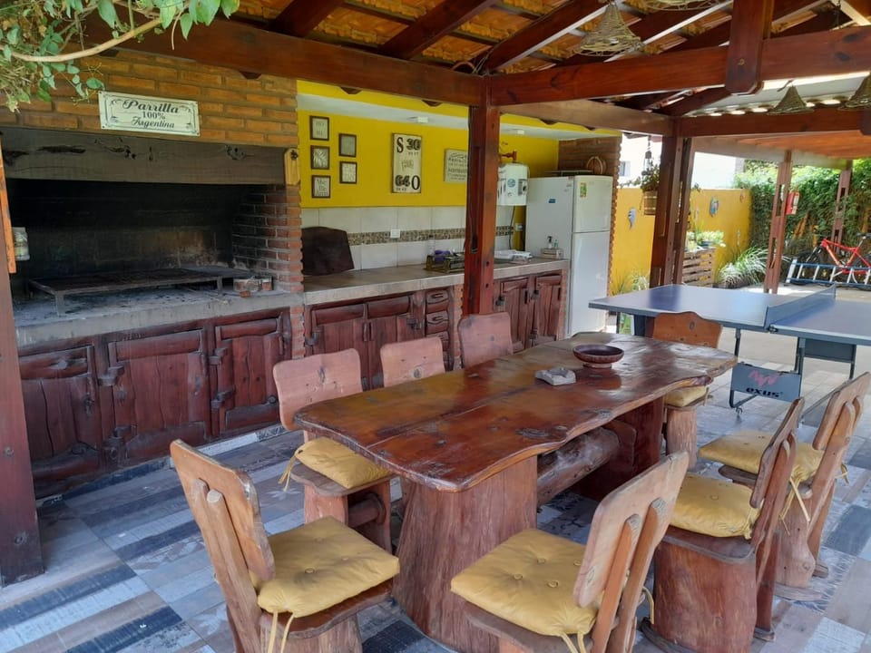 Kitchen or kitchenette, Seating area, Dining area