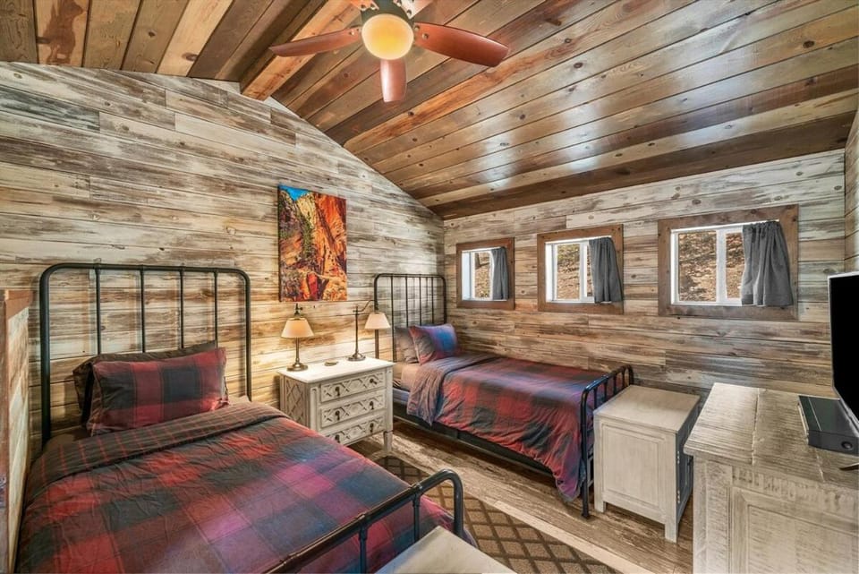The Front Porch, Secluded Mountain Retreat Zion House in Zion National Park