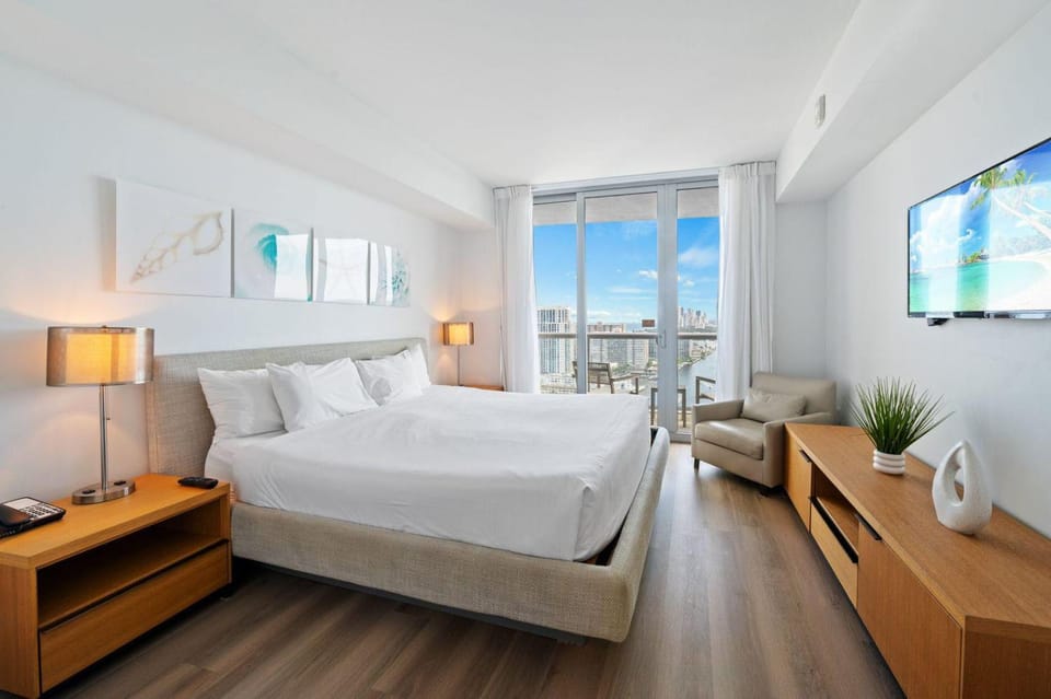 Upper-Floor Bay View 2BR Beachwalk Resort Apartment in Hallandale Beach