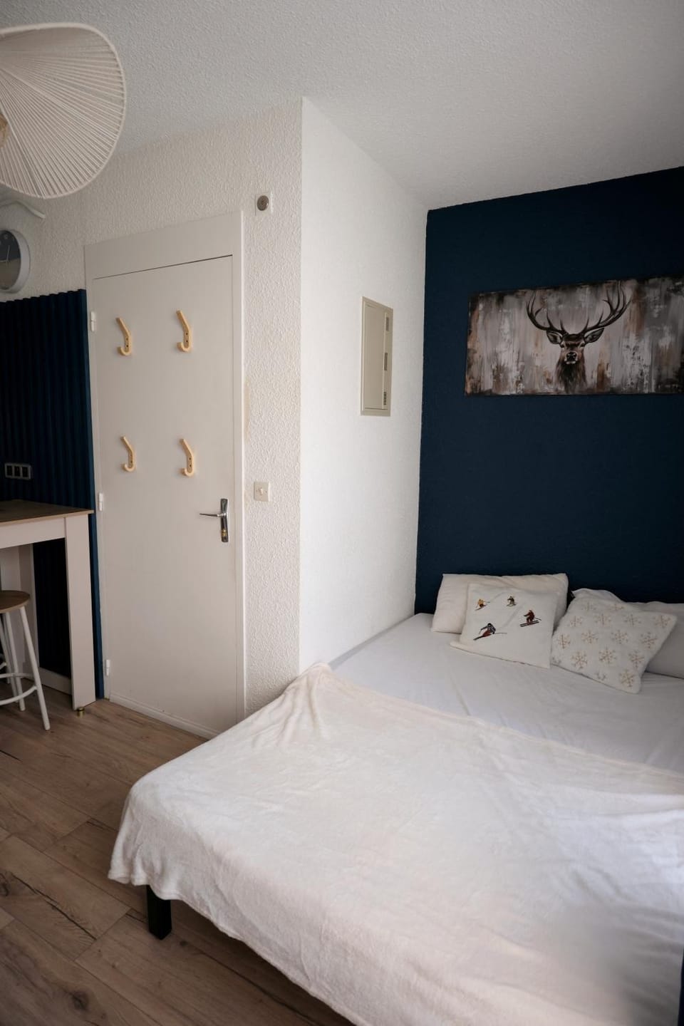 Bed, Living room