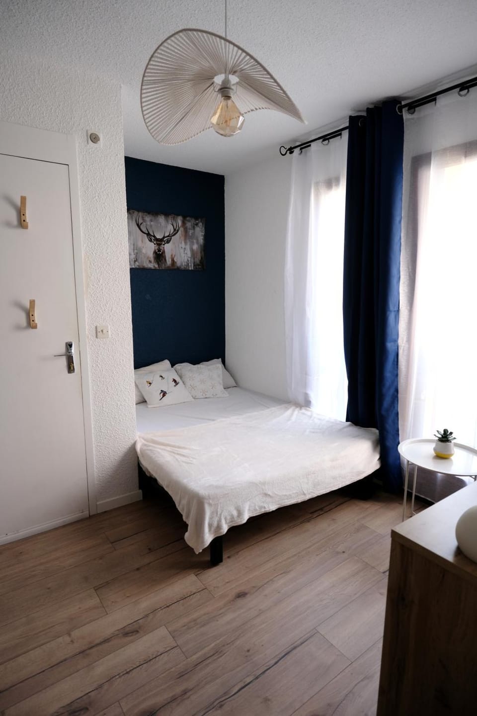 Bed, Living room