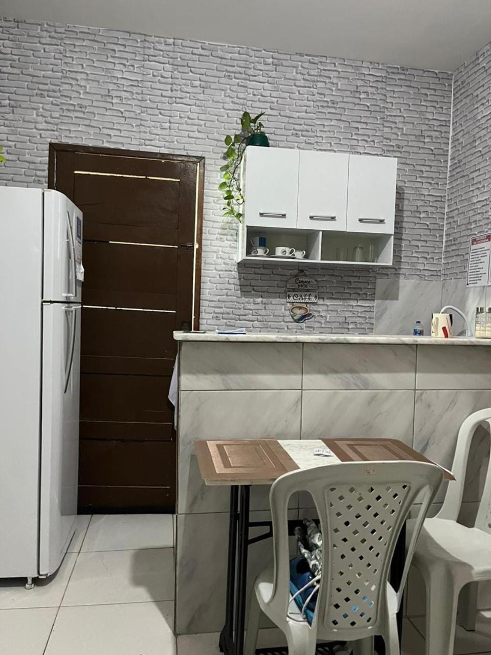 Kitchen or kitchenette, Dining area, minibar, oven