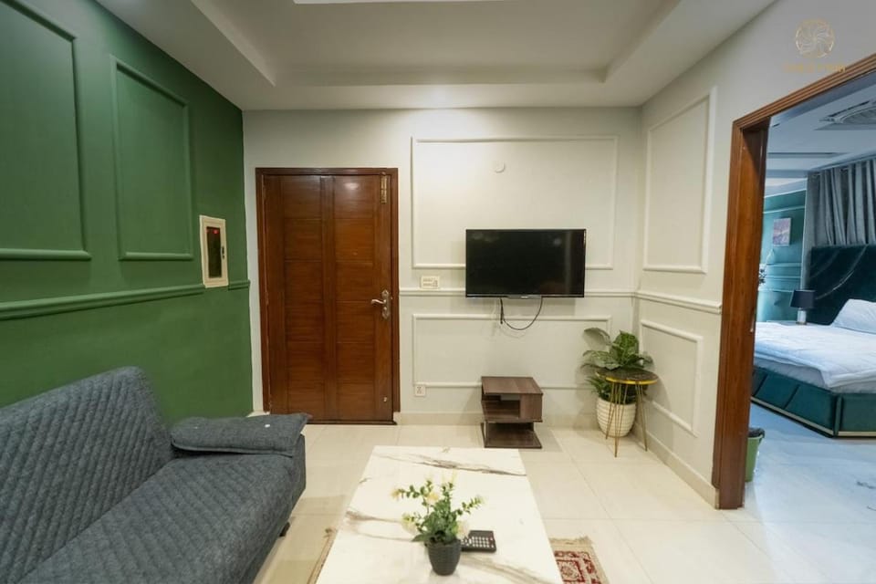 Communal lounge/ TV room, TV and multimedia, Living room, Seating area