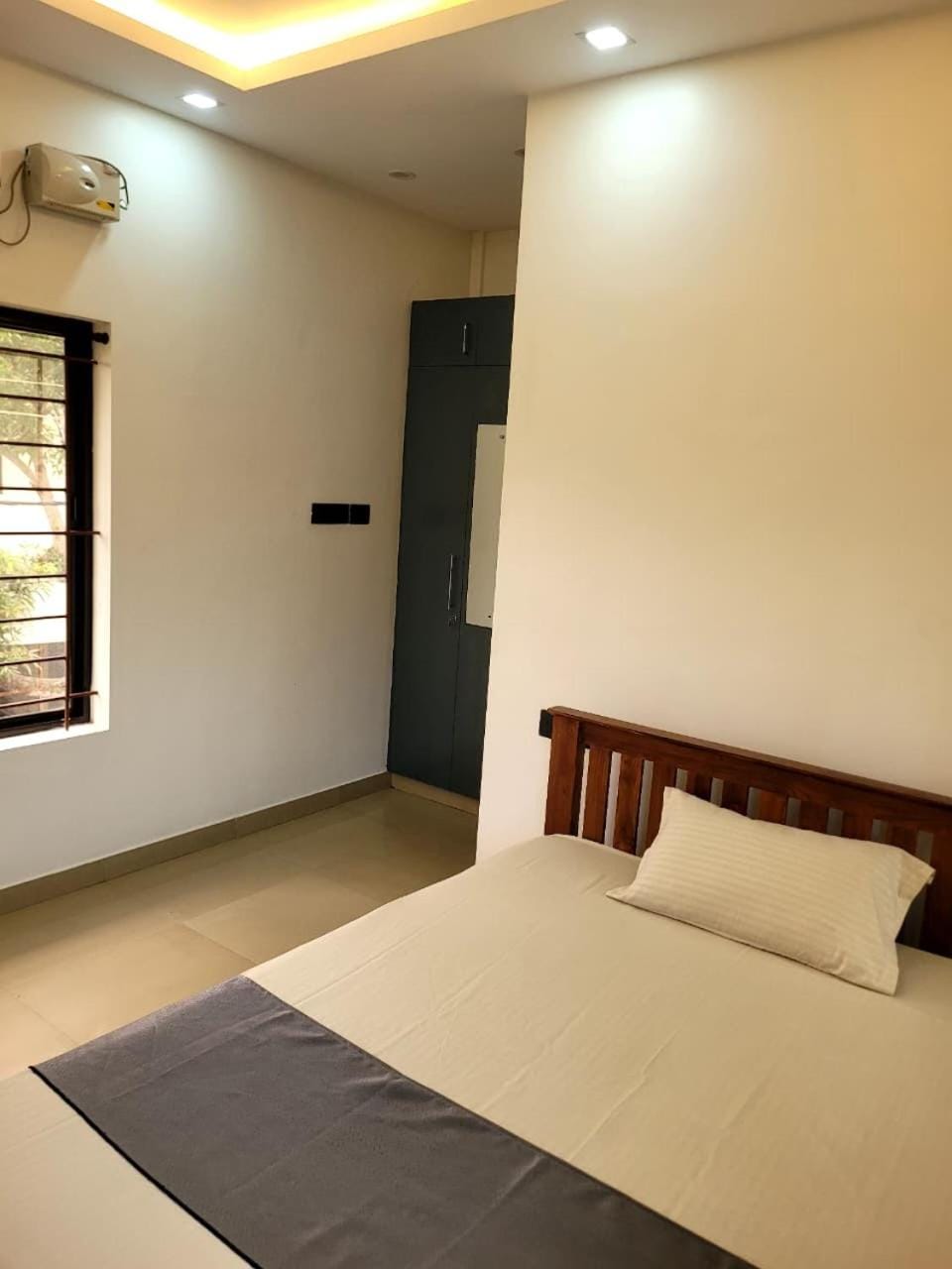 Bed, Photo of the whole room, Bedroom, air conditioner