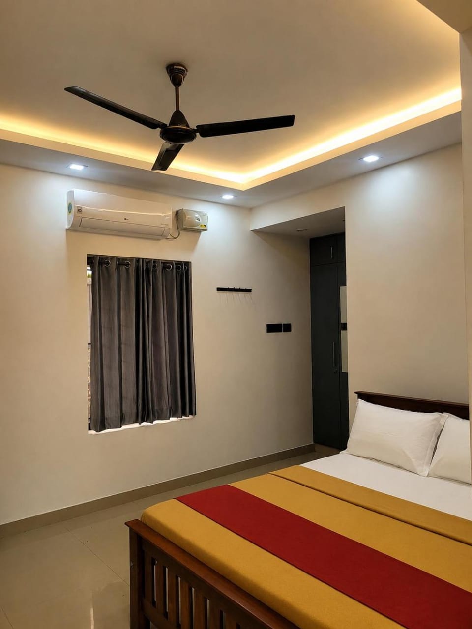 Bed, Photo of the whole room, Bedroom, air conditioner