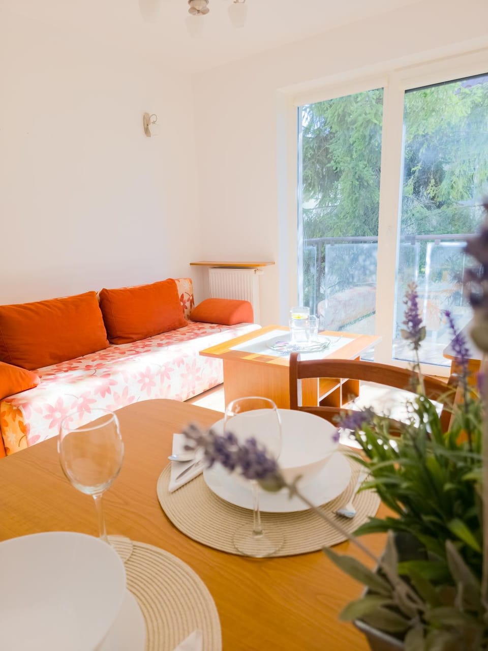 Summer, Living room, Food and drinks, Seating area, Dining area, Food