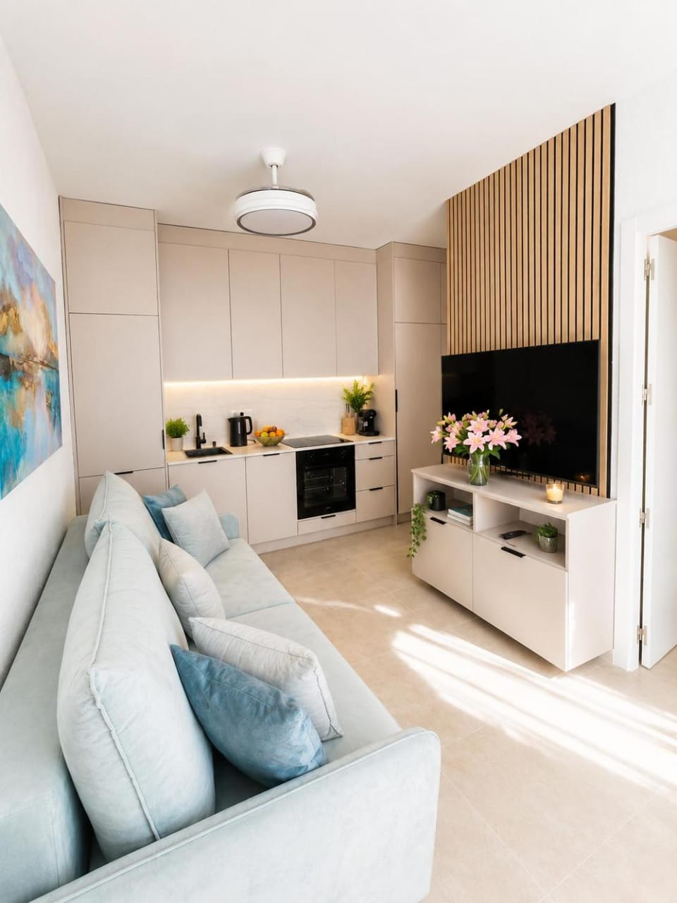 TV and multimedia, Kitchen or kitchenette, Living room, Seating area, stove