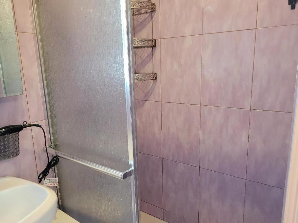 Large place with backyard Apartment in Forest Hills