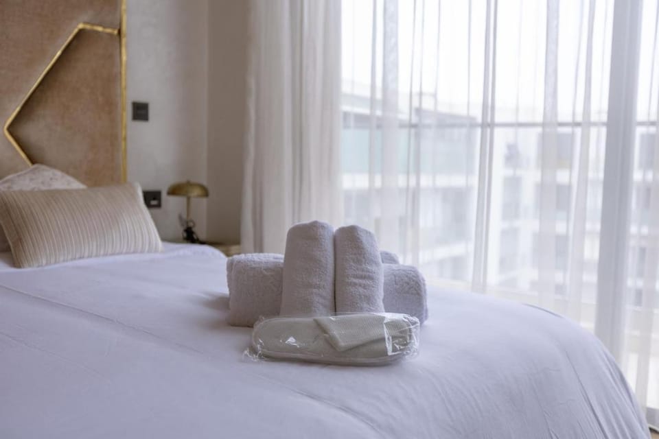 Bed, Photo of the whole room, Bedroom, towels