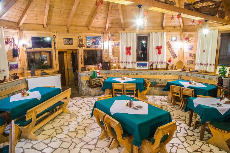 Restaurant/places to eat, Living room, Banquet/Function facilities