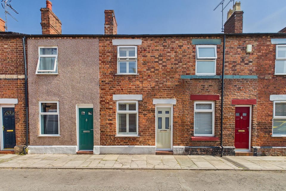 The Chester Hideaway, 2 Bed Cottage, Free Parking House in Chester