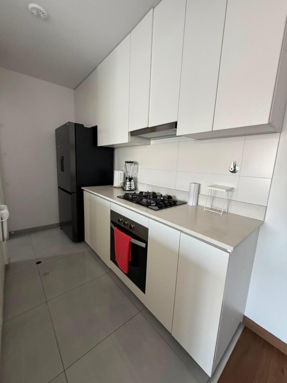 Kitchen or kitchenette, dishwasher, oven
