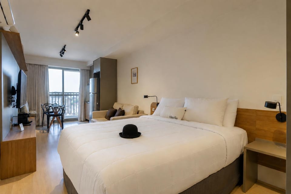 Bed, Living room, Photo of the whole room, Seating area, Bedroom, towels