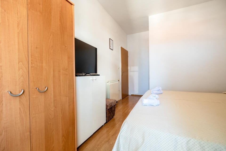 Bedroom, wardrobe