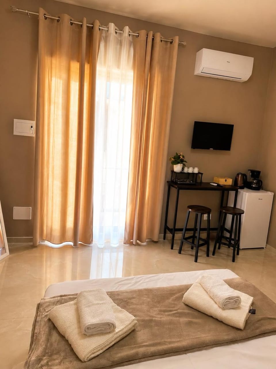 TV and multimedia, Seating area, minibar, air conditioner