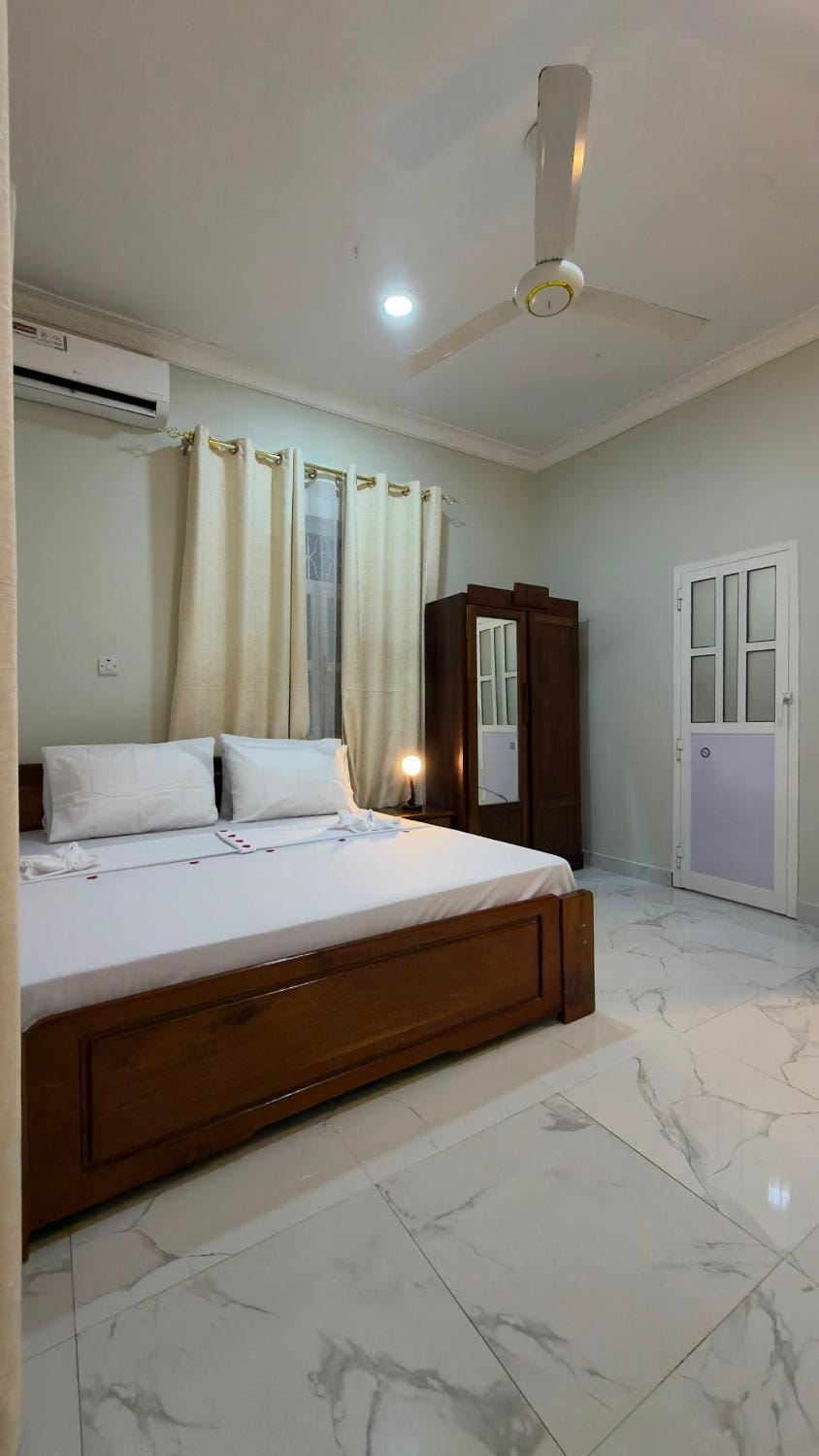 Photo of the whole room, Bedroom, air conditioner
